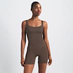 NikeSKIMS プリントスクエアネックタンクトップ NikeSKIMS Matte Women's Square-Neck Tank. Nike.com